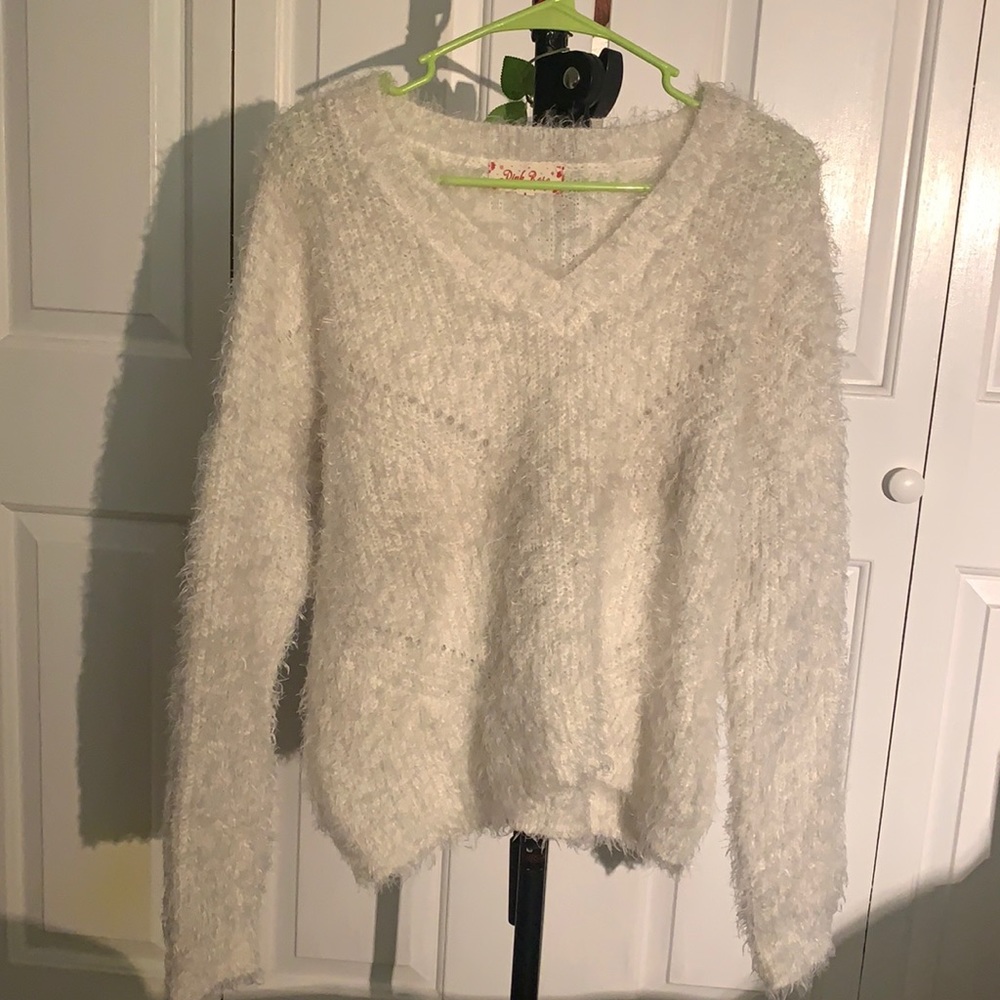 White fuzzy/fluffy sweater
